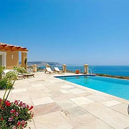 Praia Da Luz Sleeps 10 Pool Air Con Wifi Villa